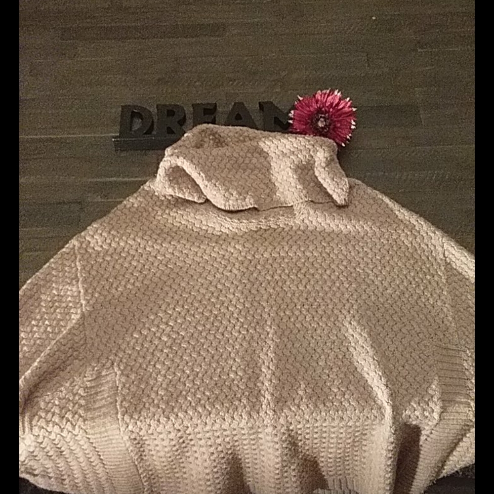 Womens Avenue Sweater Poncho